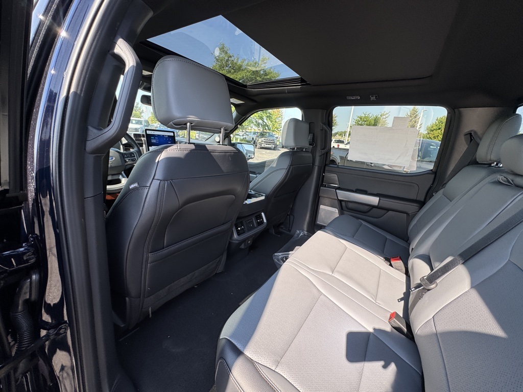 2025 Ford F-150 Lightning Lariat photo 12