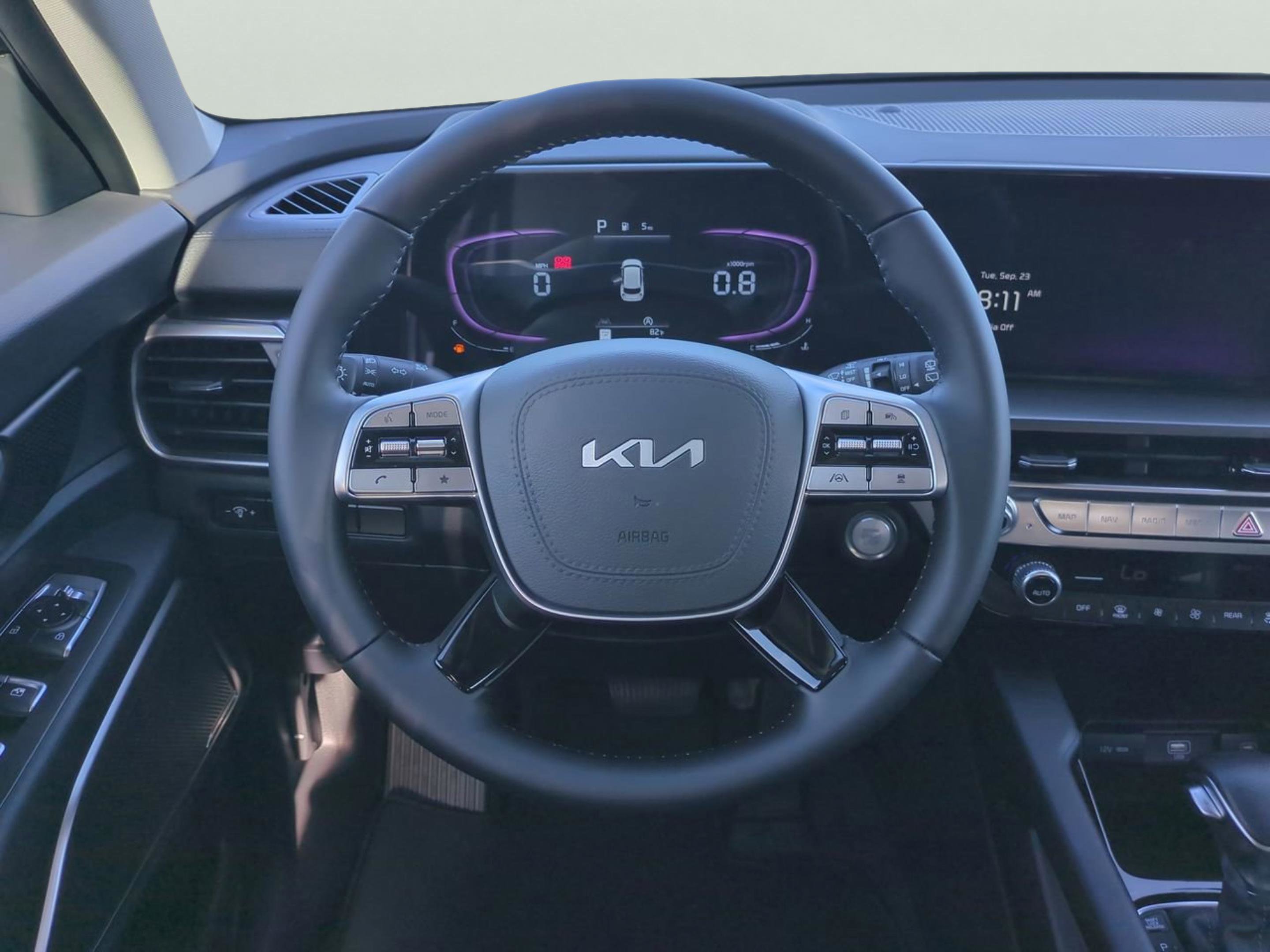 2025 Kia Telluride LX photo 17