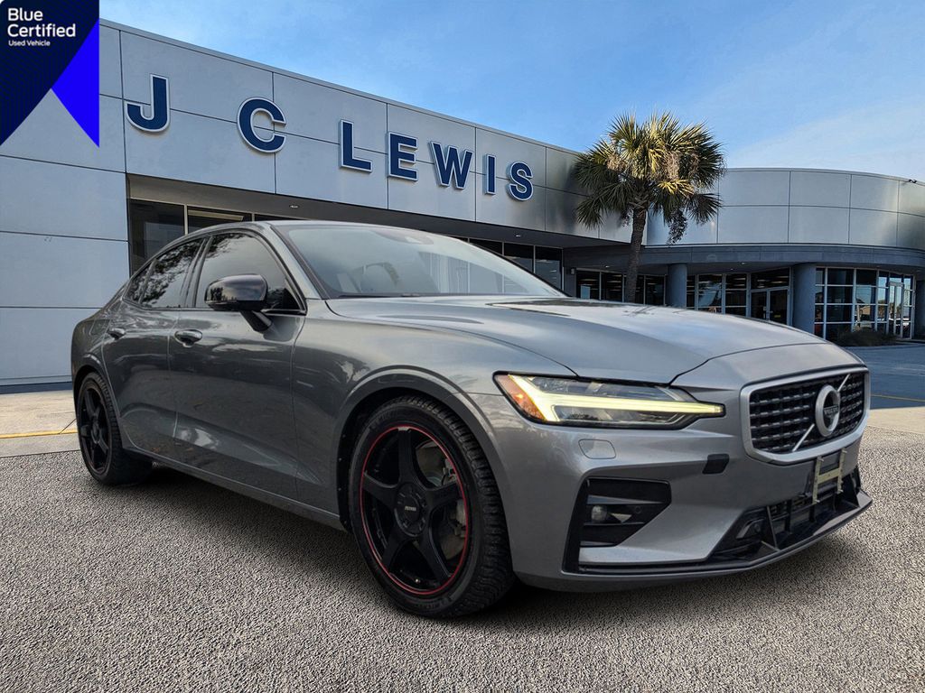 2019 Volvo S60 R-Design's photo