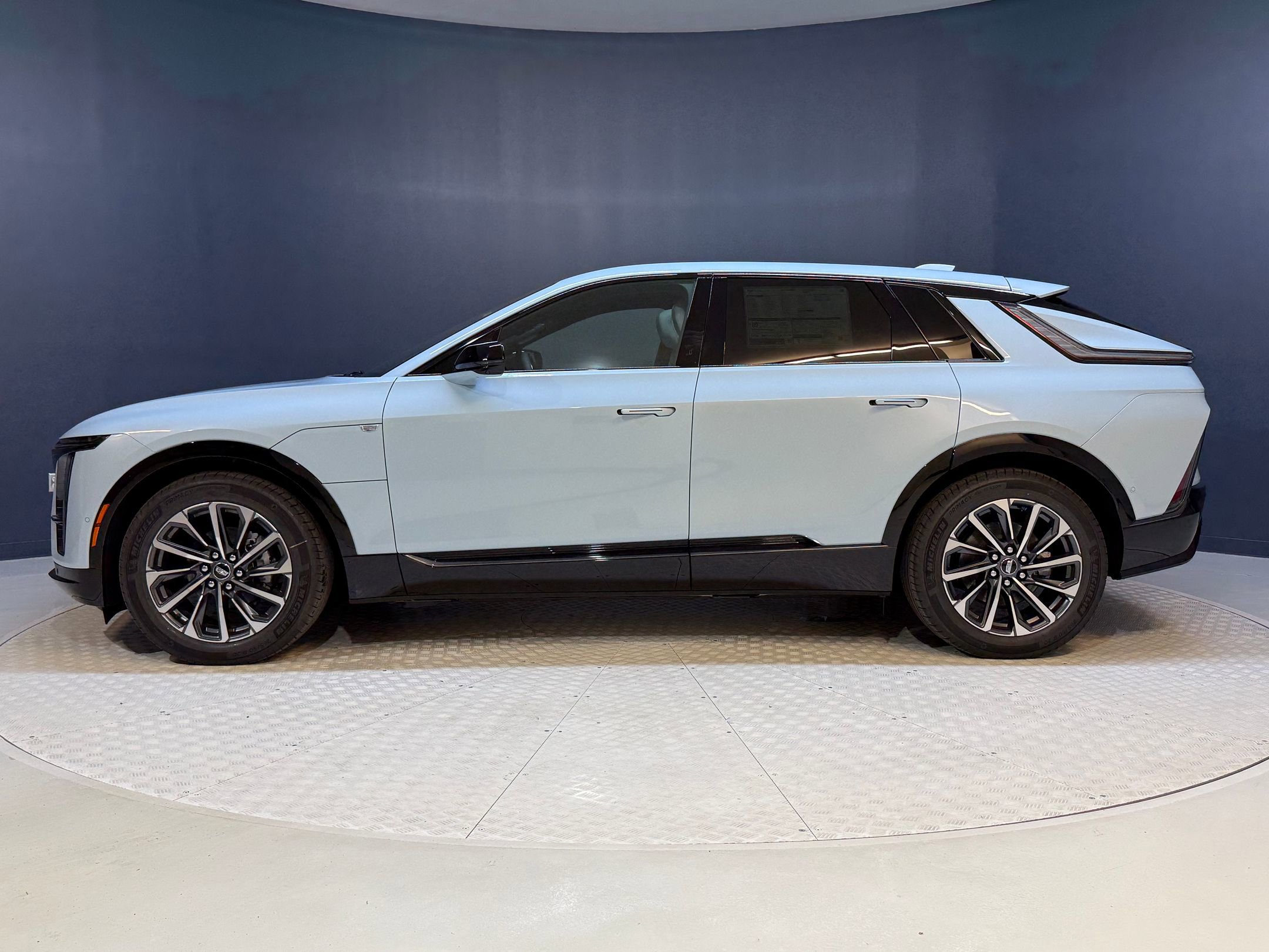 2025 Cadillac Lyriq Sport photo 2