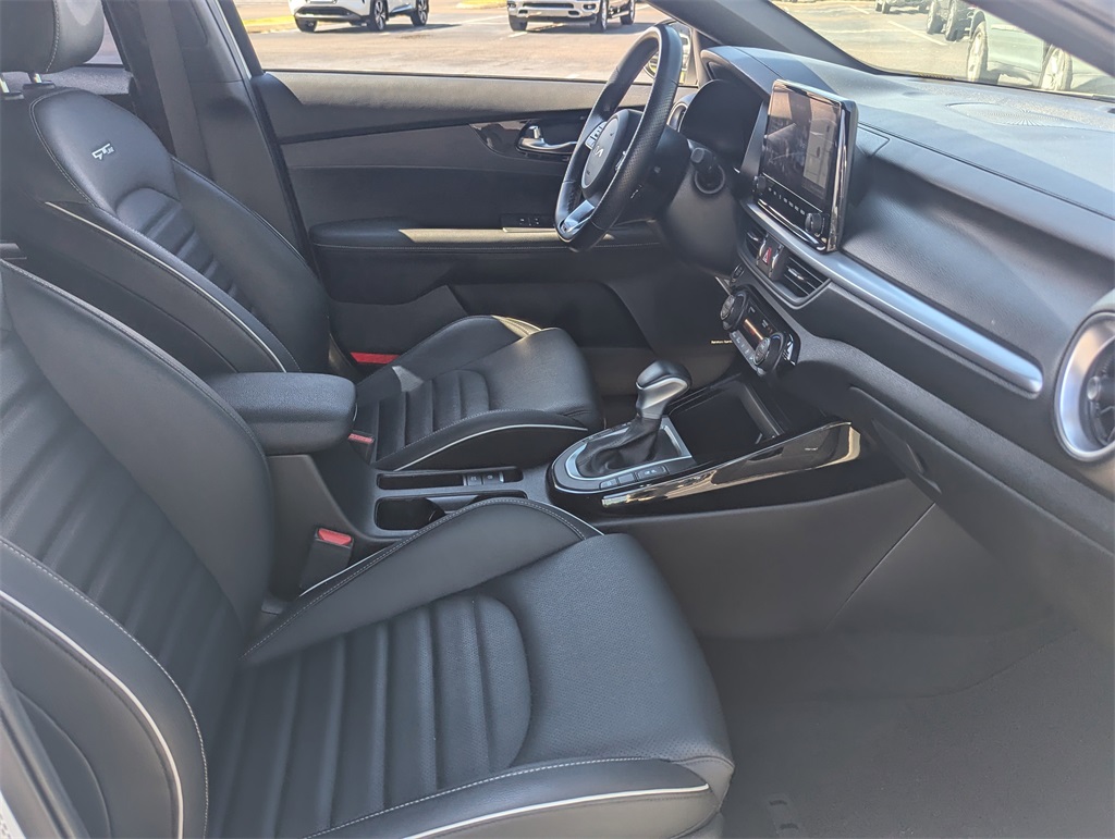 2023 Kia Forte GT-Line photo 25