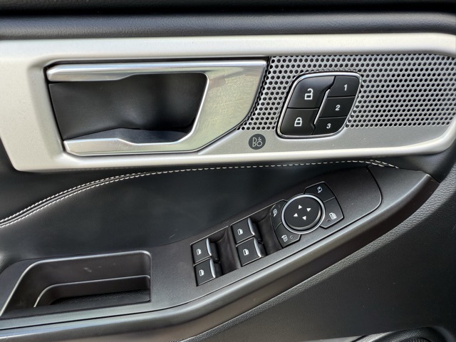 2020 Ford Explorer ST photo 11