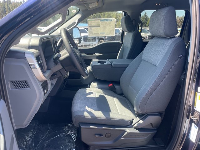 2025 Ford F-350 XLT photo 2