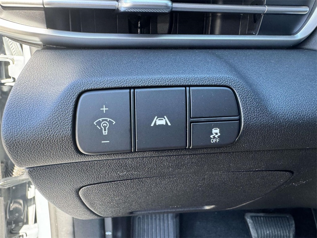 2023 Hyundai Elantra SEL photo 17