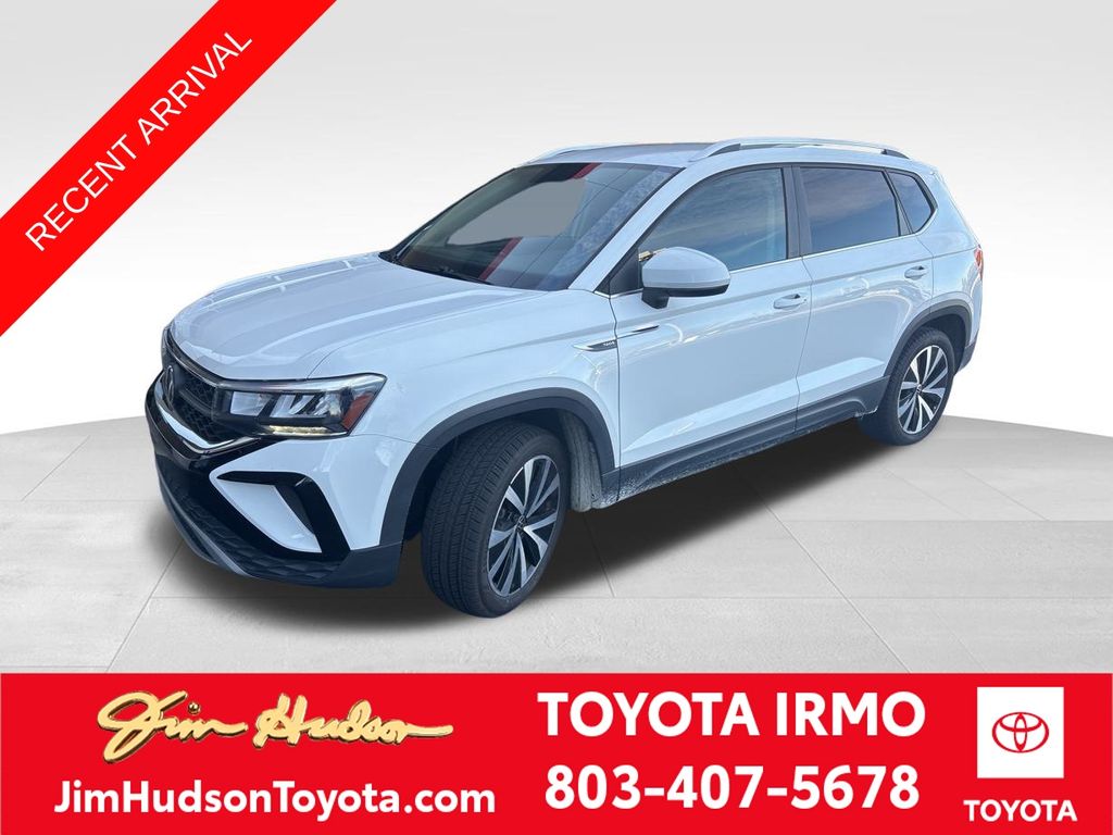 2022 Volkswagen Taos SE's photo