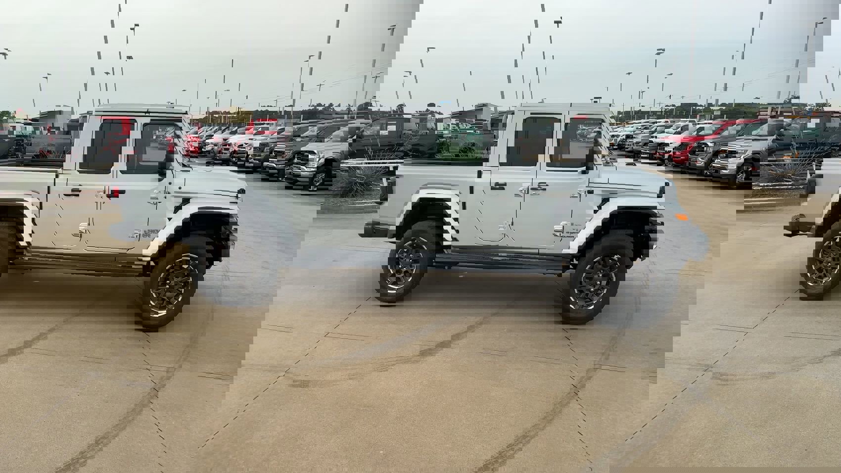 2023 Jeep Gladiator Overland photo 9