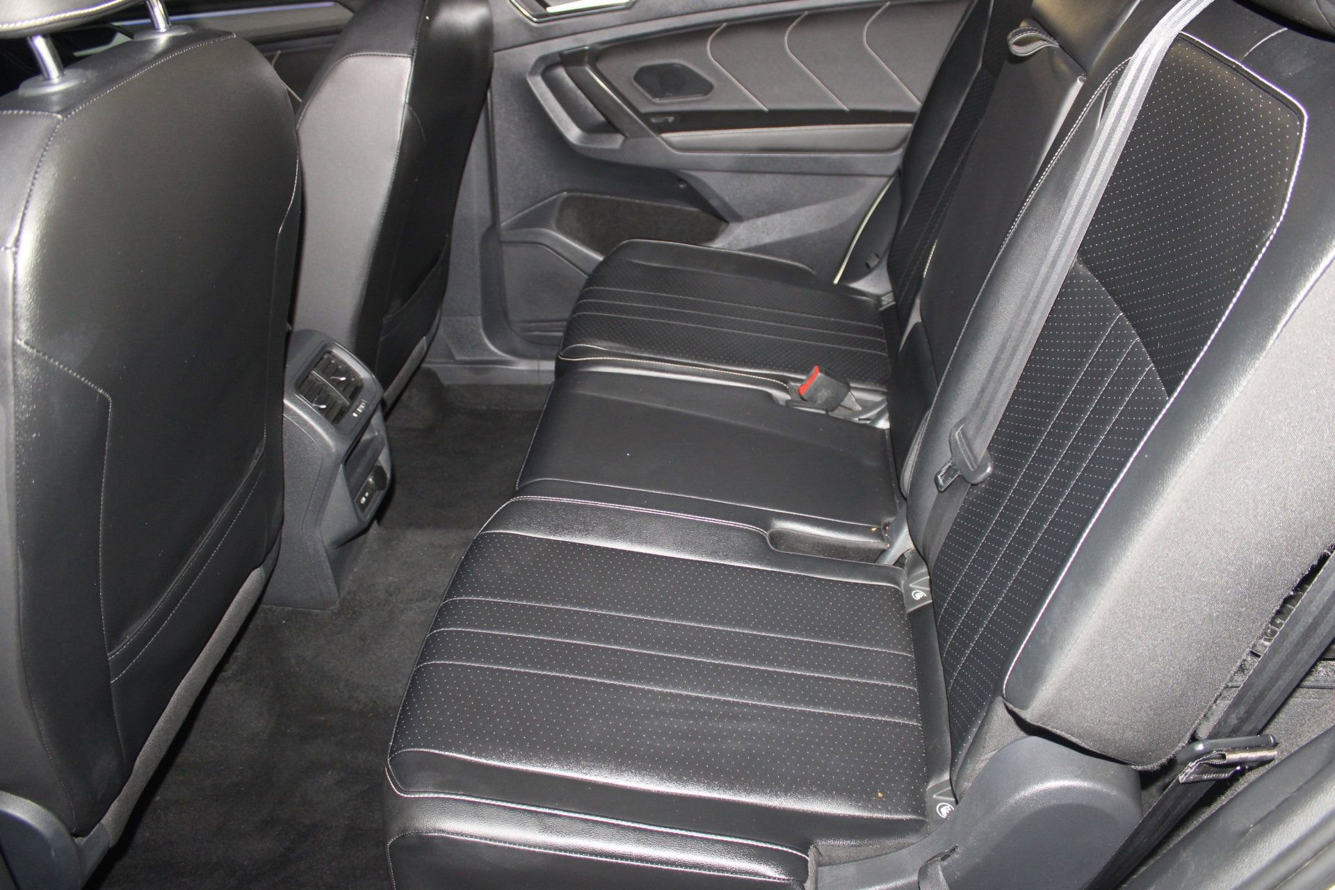 2022 Volkswagen Tiguan SE R-Line Black photo 24