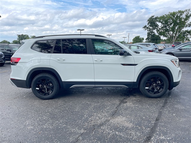 2025 Volkswagen Atlas Peak Edition SE Technology photo 24