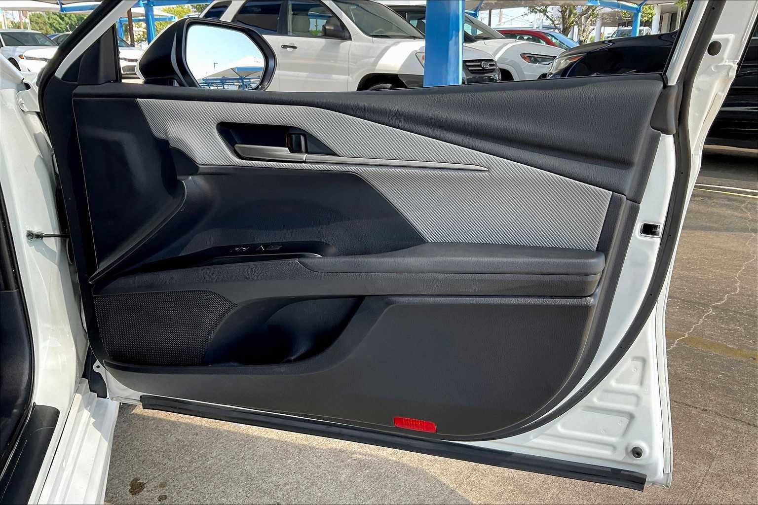 2025 Toyota Camry SE photo 21