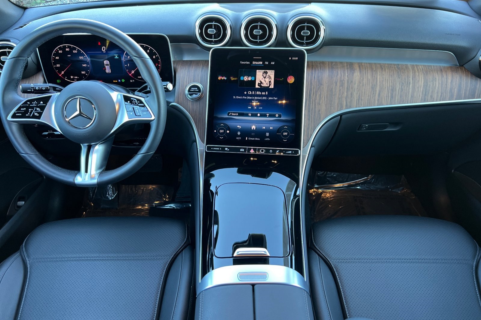 2025 Mercedes Benz GLC 300 4MATIC photo 3