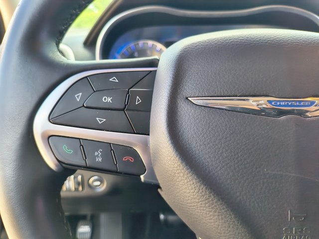 2016 Chrysler 300 Limited photo 3