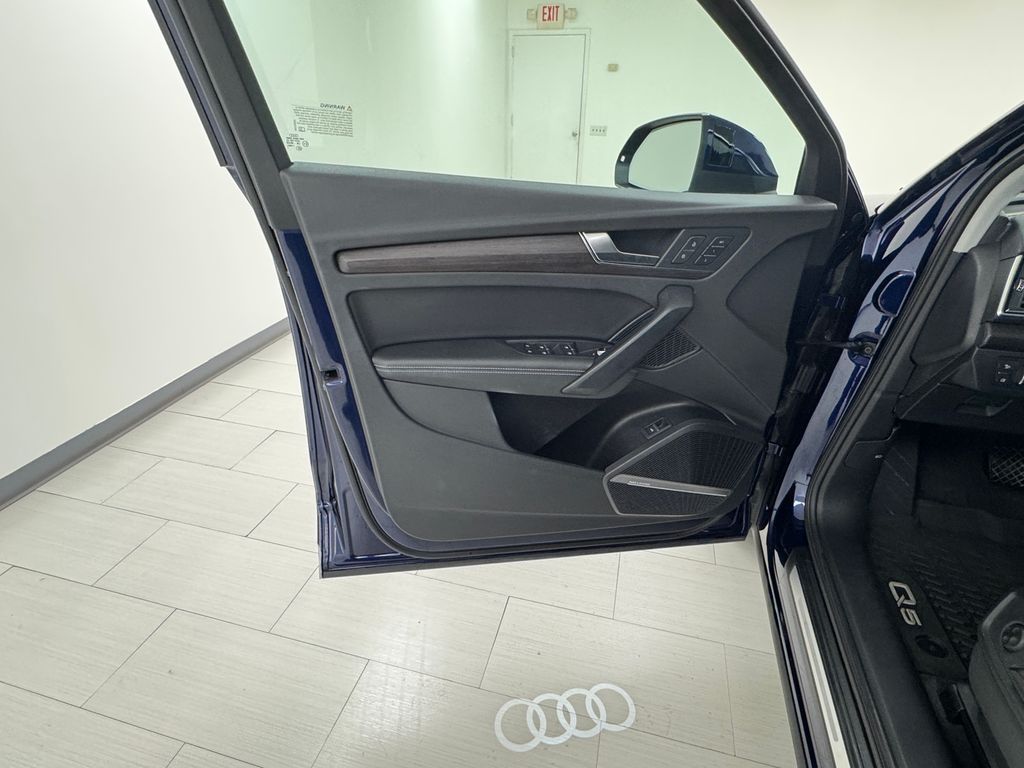 2021 Audi Q5 45 Premium Plus photo 9