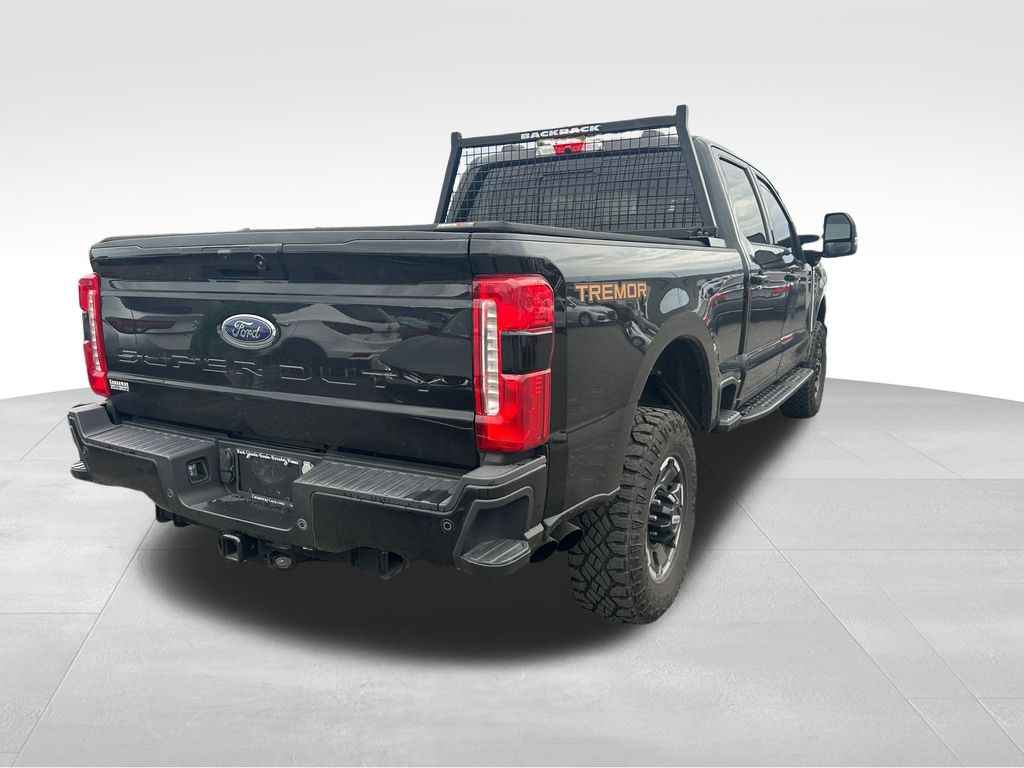 2023 Ford F-250 Lariat photo 2