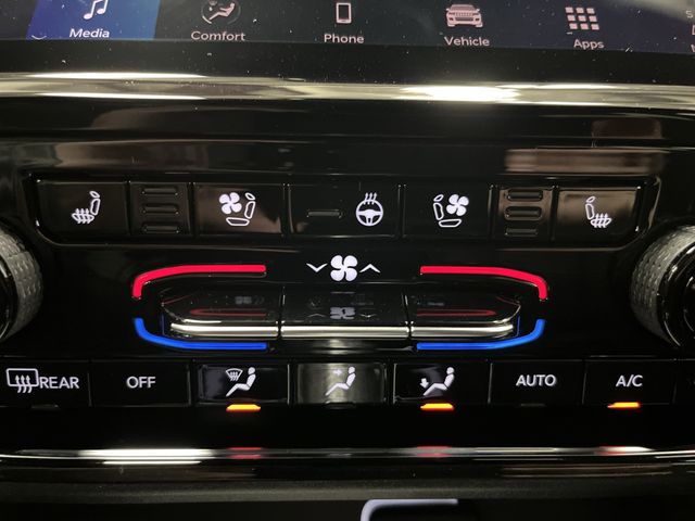 2025 Jeep Grand Cherokee Limited photo 2