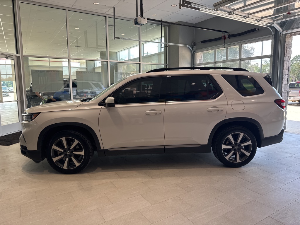 2023 Honda Pilot Touring photo 2