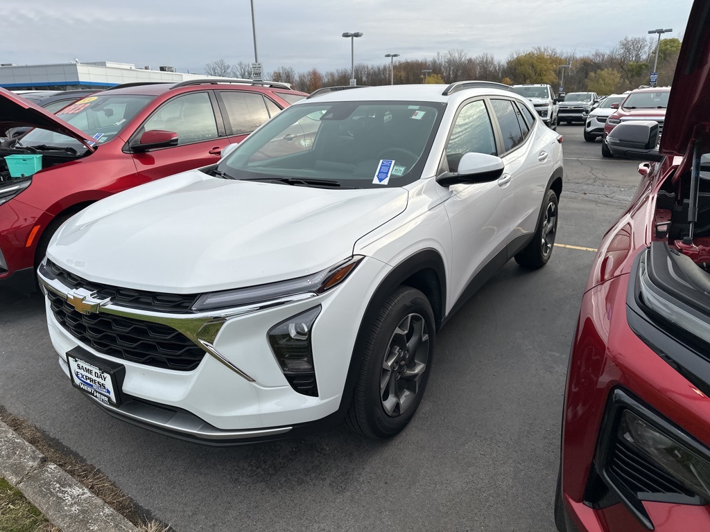 2025 Chevrolet Trax LT photo 4