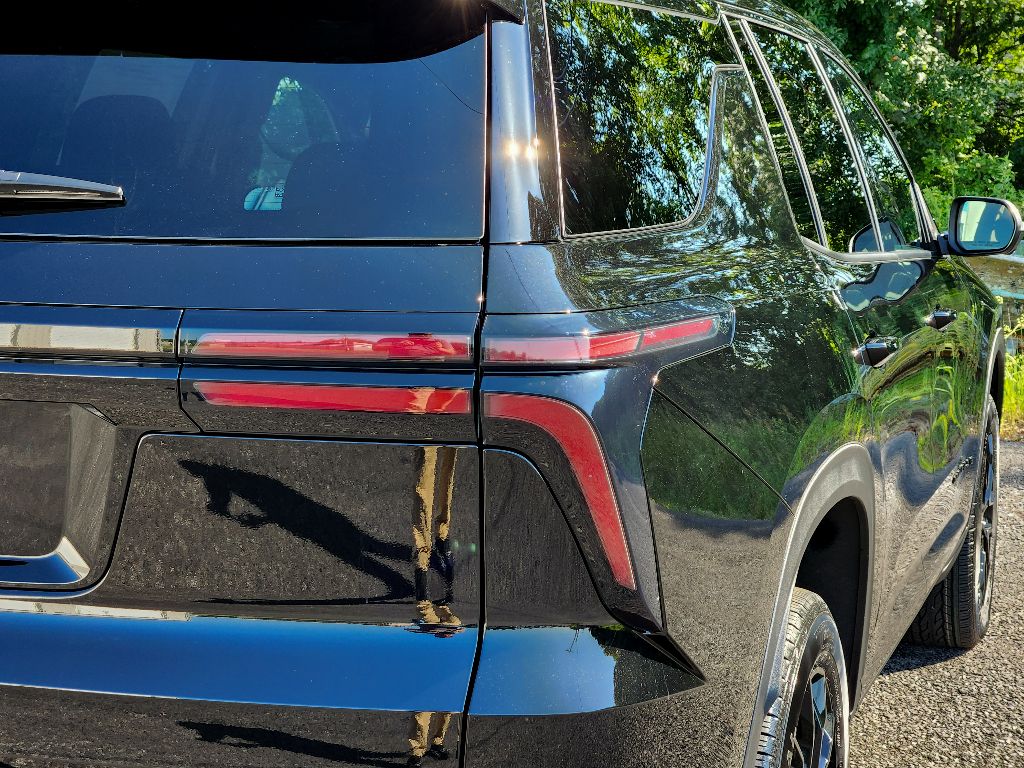2025 Chevrolet Traverse photo 7