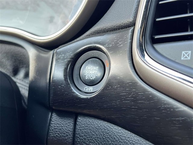 2017 Jeep Grand Cherokee Laredo photo 28