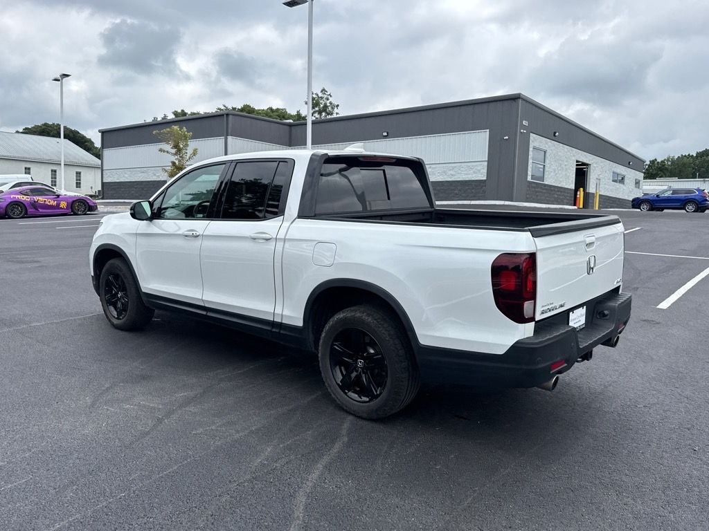 2023 Honda Ridgeline Black Edition photo 2