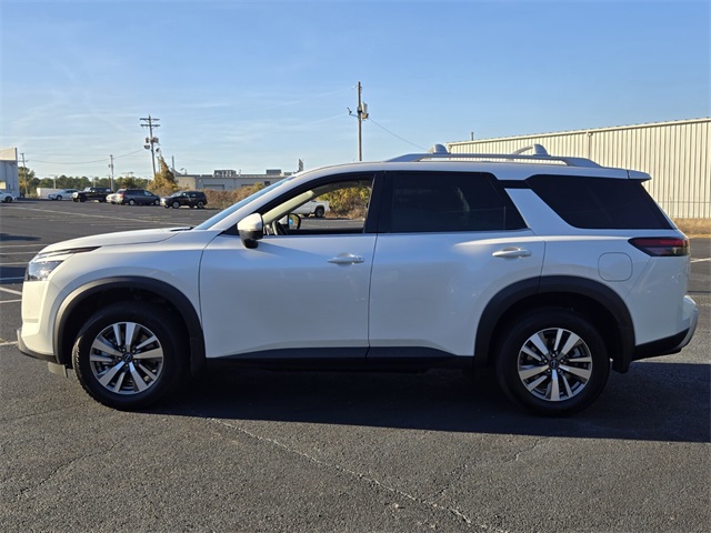 2025 Nissan Pathfinder SL photo 3