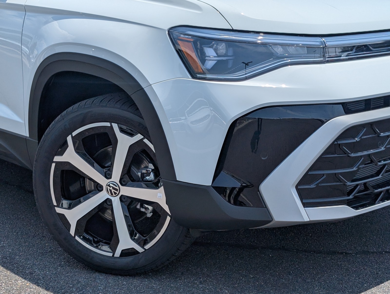 New 2025 Pure White Volkswagen SEL image 2