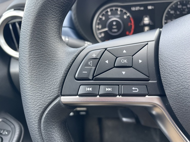 2025 Nissan Versa SV photo 9