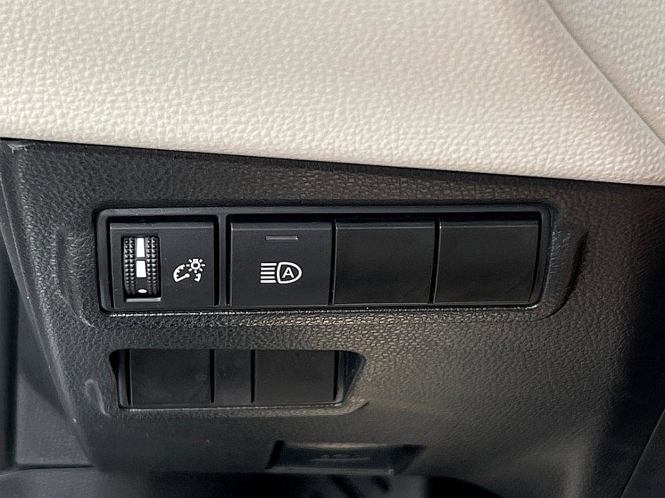 2023 Toyota Corolla Cross LE photo 16