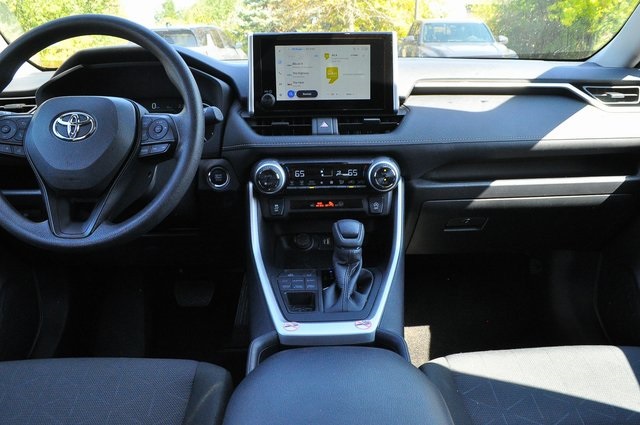 2025 Toyota RAV4 XLE photo 15