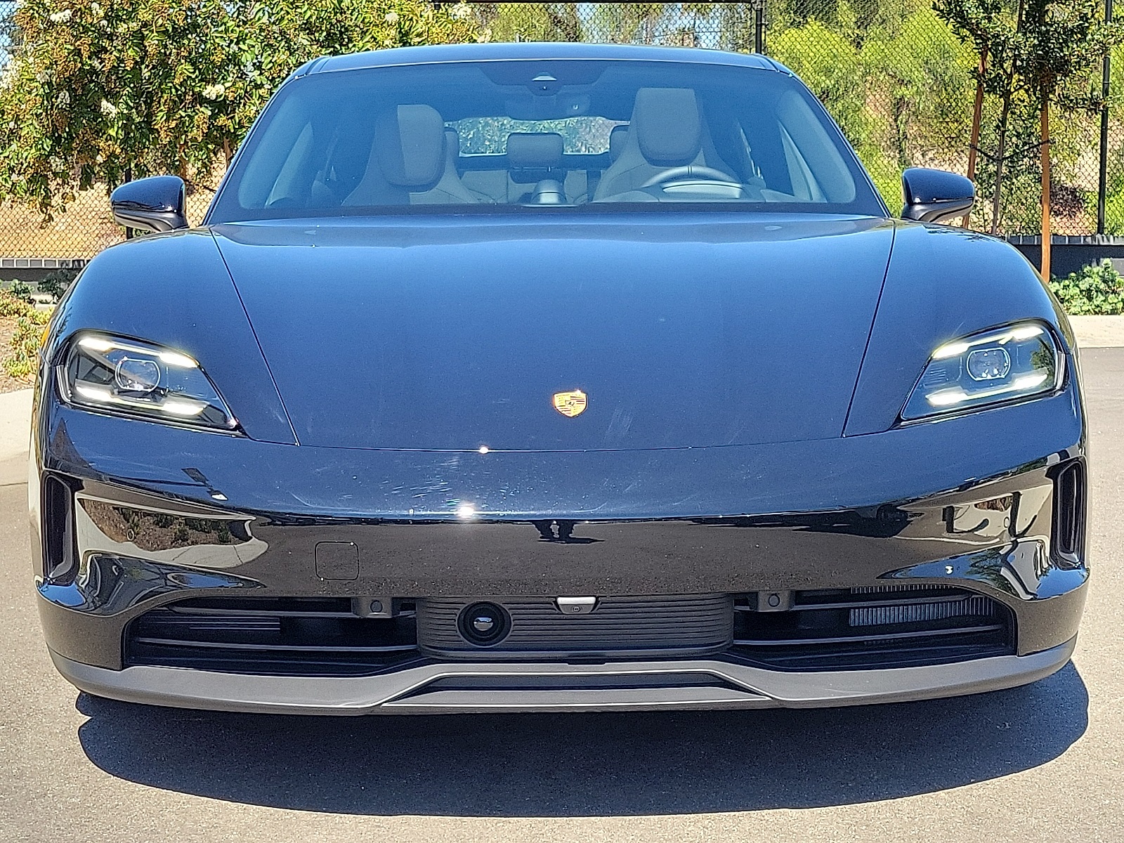 2025 Porsche Taycan photo 10