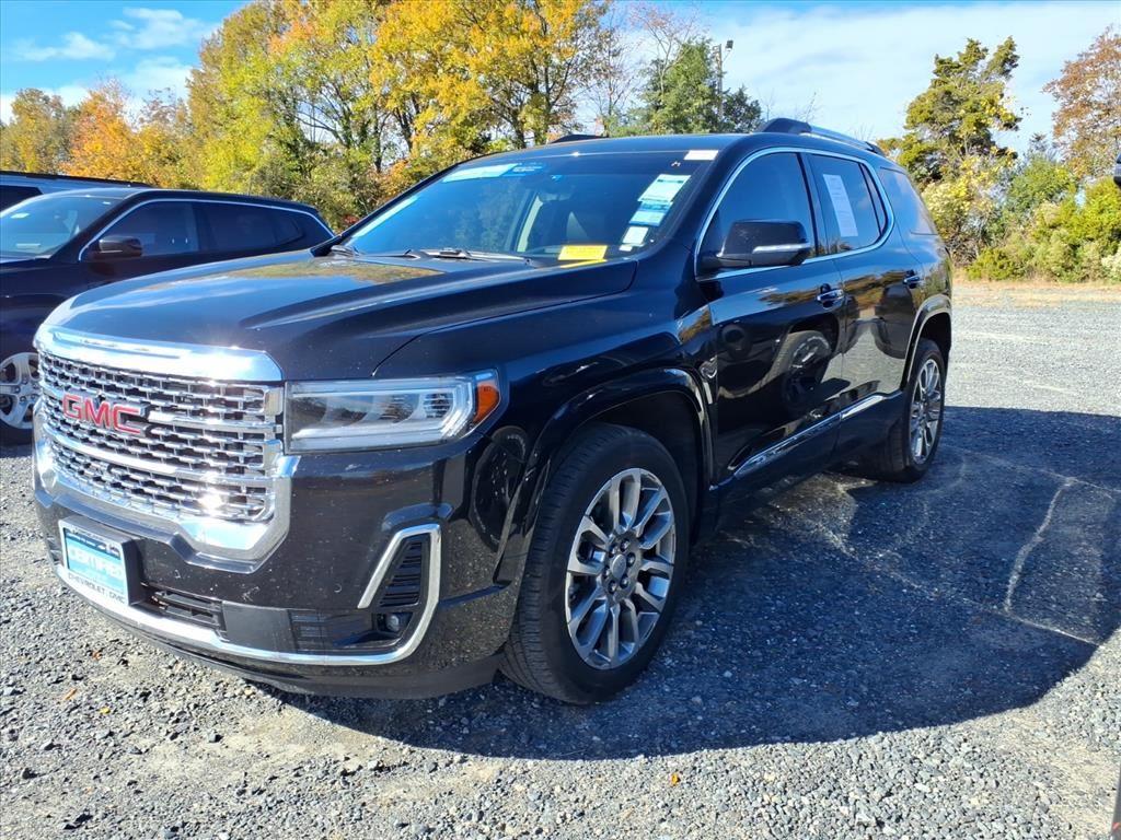 2023 GMC Acadia Denali's photo