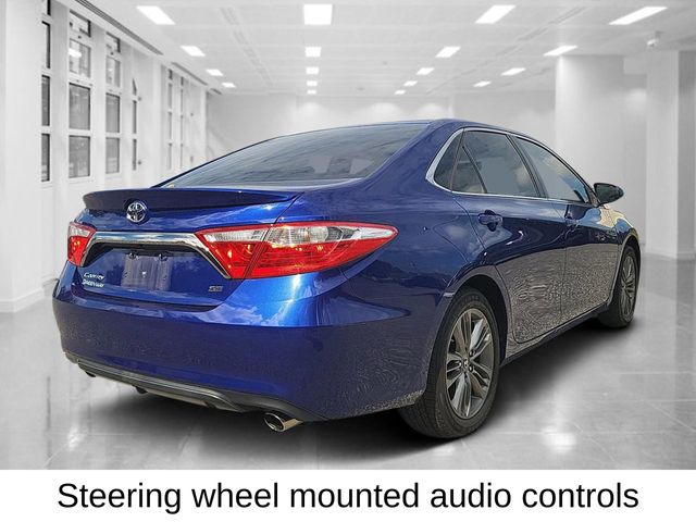 2016 Toyota Camry SE photo 3