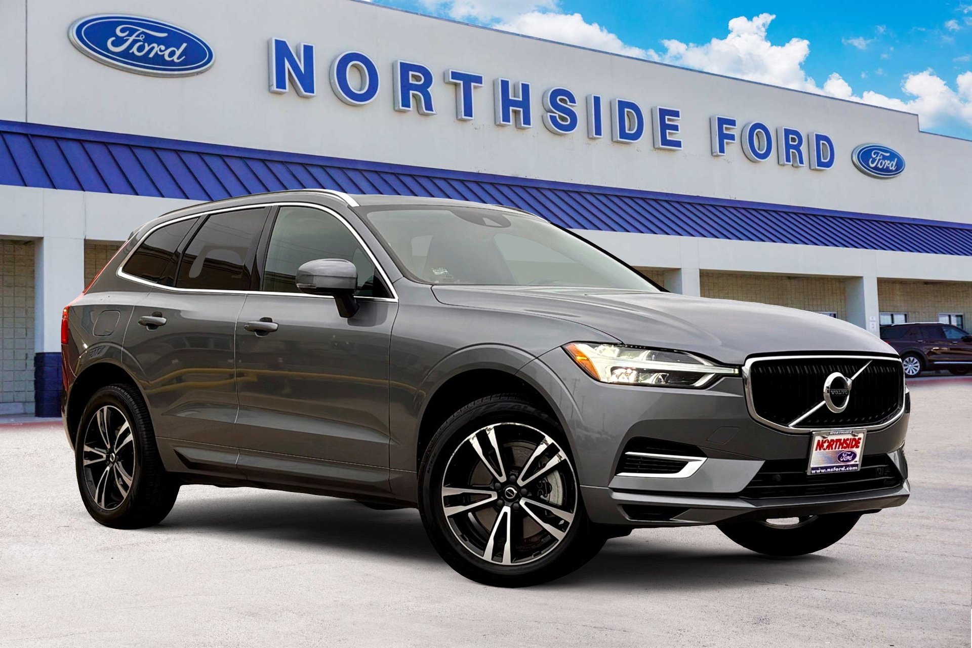 2020 Volvo XC60 Momentum's photo