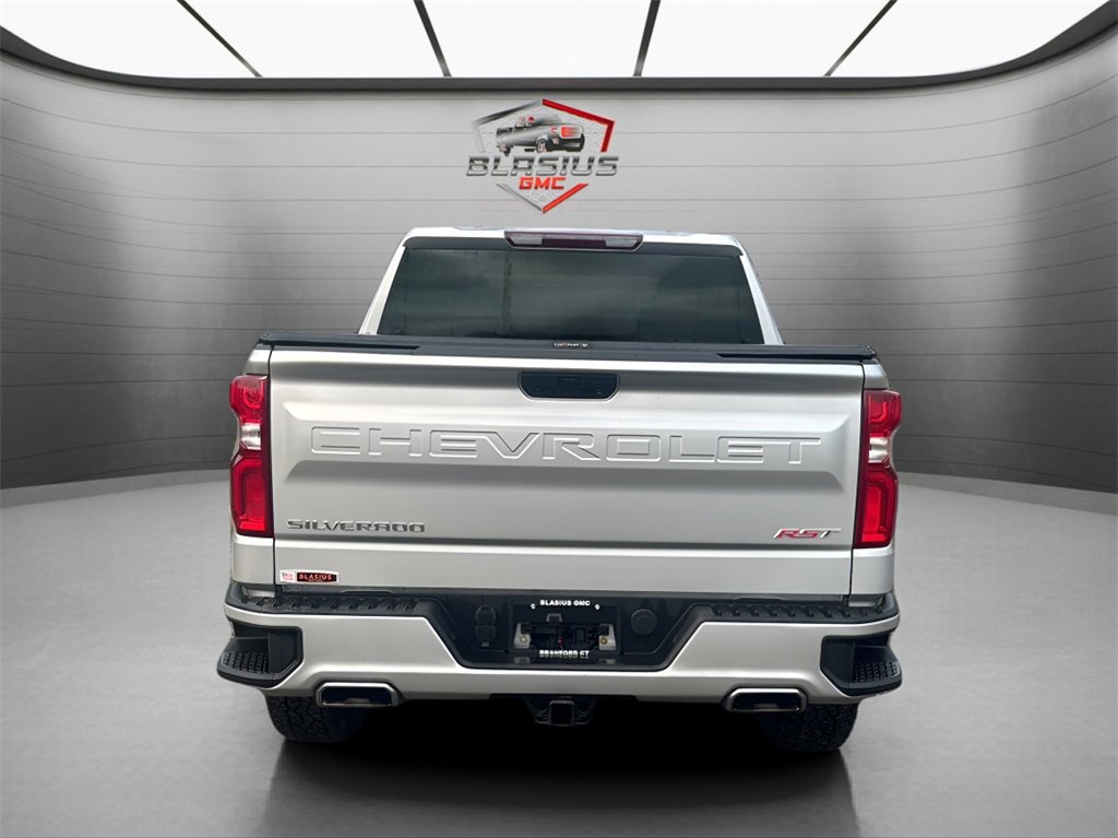 2021 Chevrolet Silverado RST photo 4