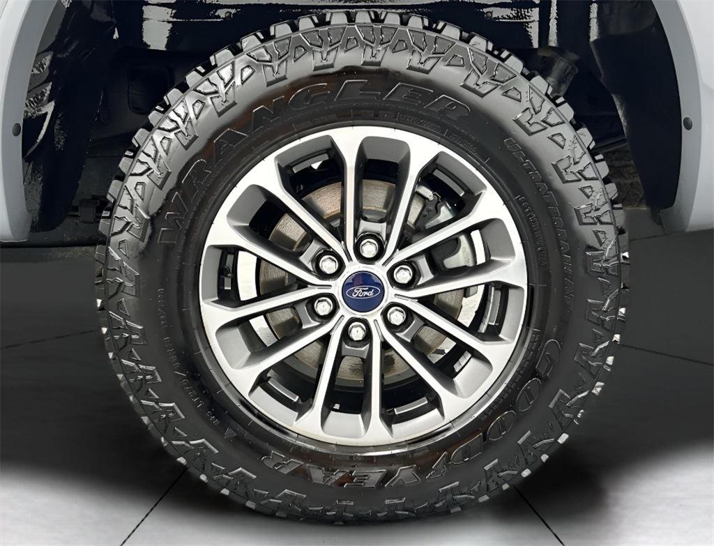 2020 Ford F-150 Lariat photo 14