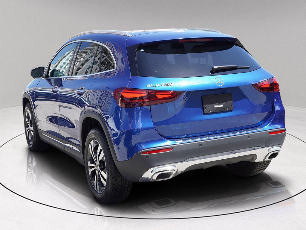 2024 Mercedes Benz GLA 250 photo 4