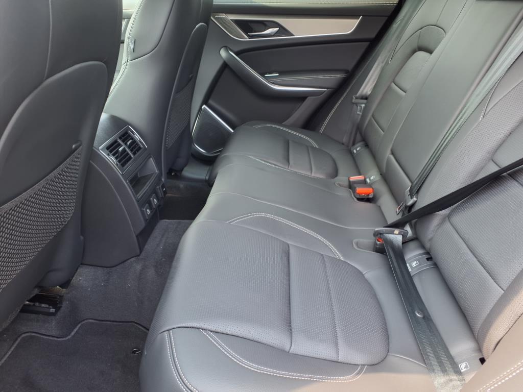 2026 Jaguar F-PACE P250 R-Dynamic S photo 3