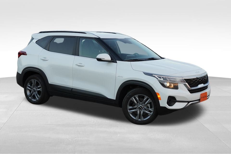 2023 Kia Seltos S photo 2