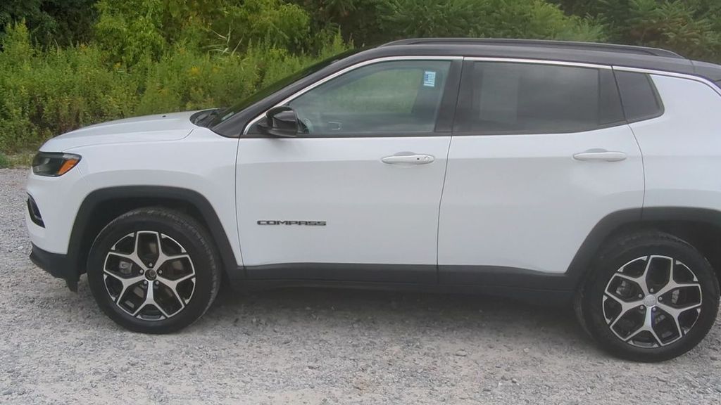 2024 Jeep Compass Limited photo 3