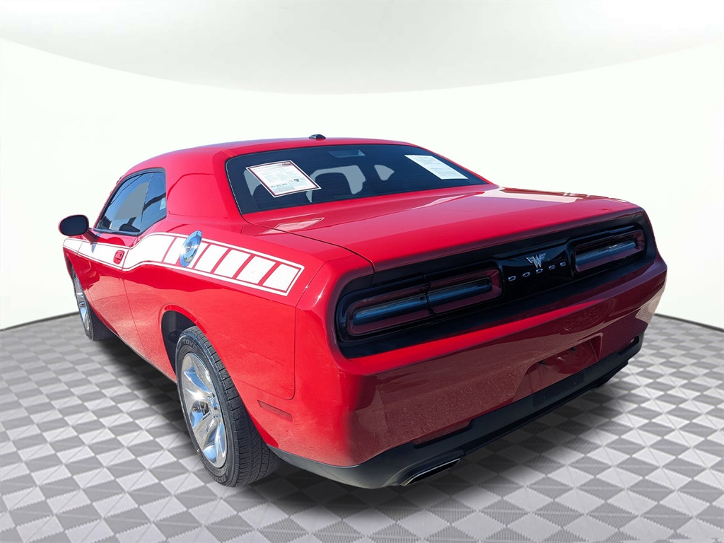 2016 Dodge Challenger SXT photo 5