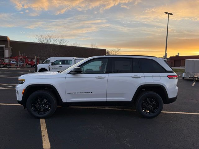 2025 Jeep Grand Cherokee Altitude photo 4
