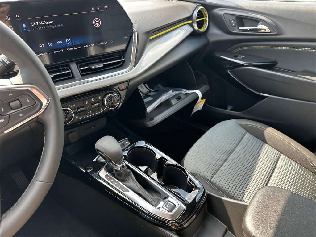 2025 Chevrolet Trax LT photo 24