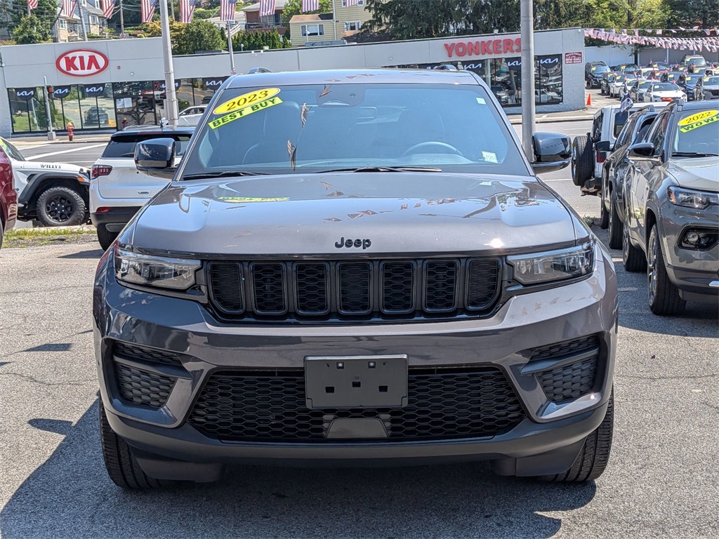 2023 Jeep Grand Cherokee Altitude photo 2