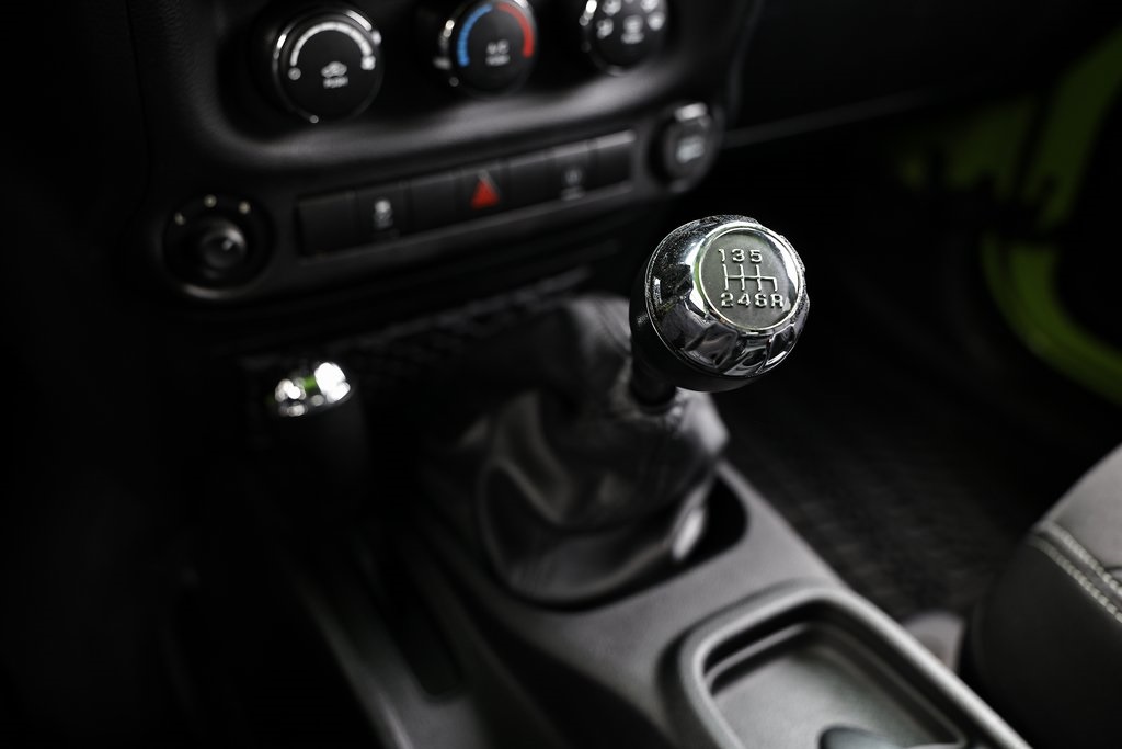 2013 Jeep Wrangler Unlimited Sahara photo 38