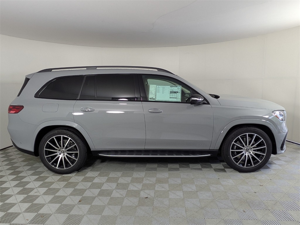 2026 Mercedes Benz GLS 450 4MATIC photo 3