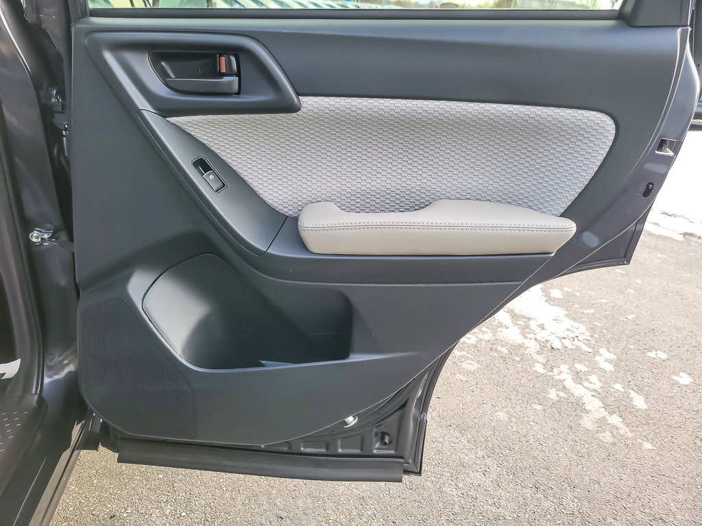 2017 SUBARU FORESTER - Image 19