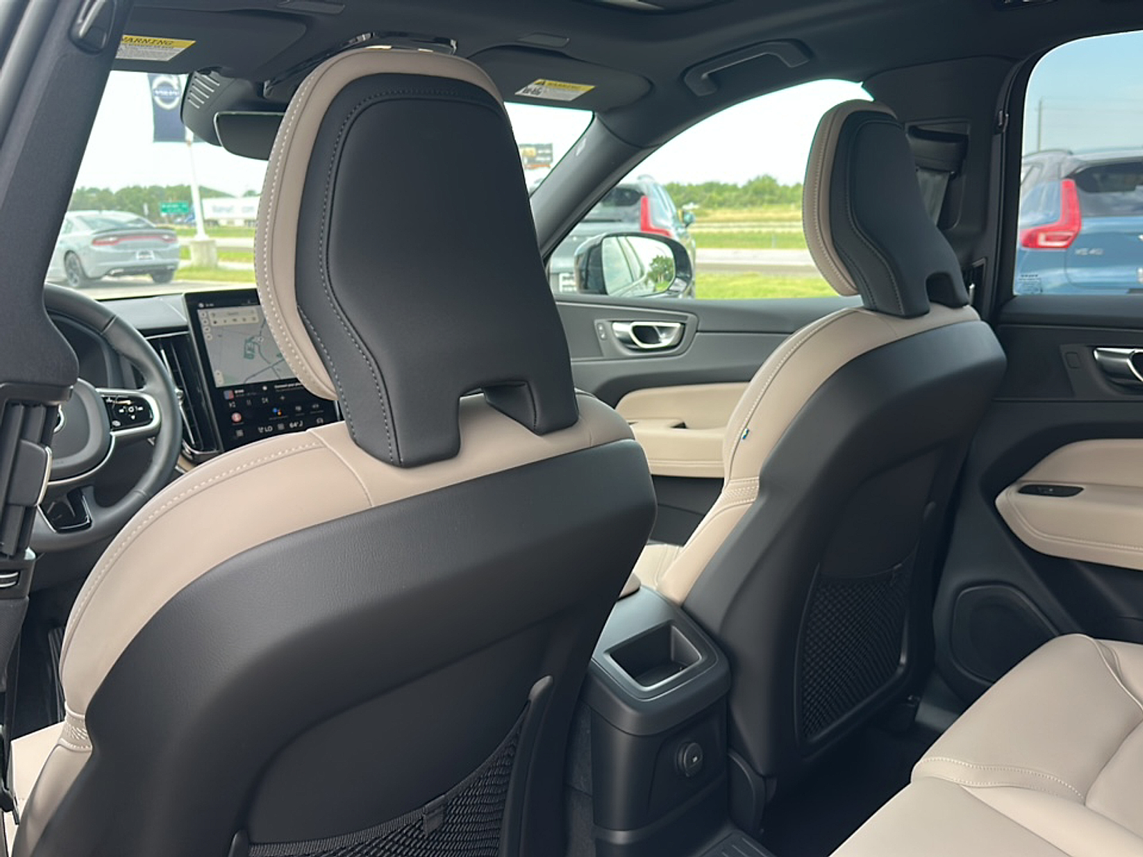 2026 Volvo XC60 T8 Plus photo 7