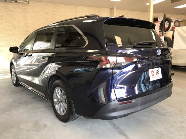 2024 Toyota Sienna XLE photo 6