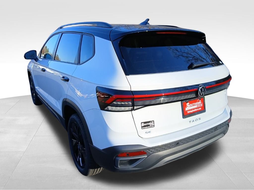 2025 Volkswagen Taos SE photo 3