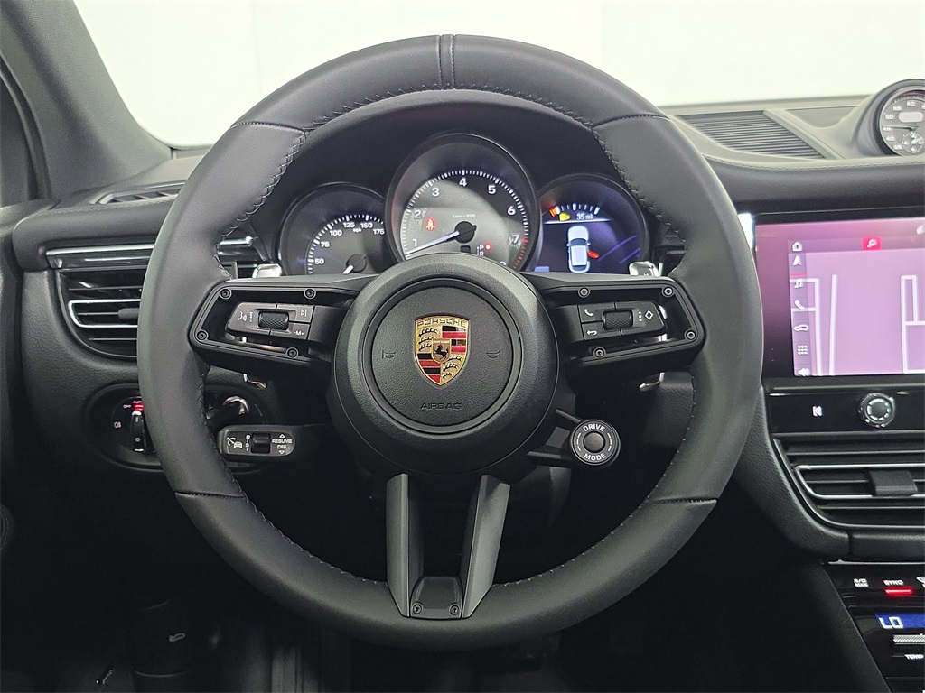 2026 Porsche Macan S photo 13