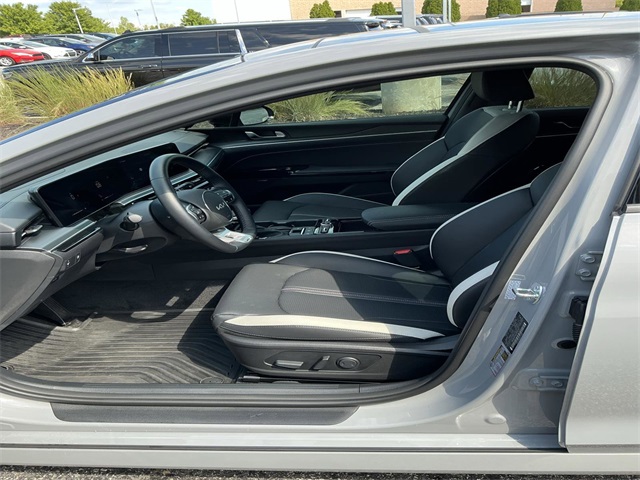 2025 Kia K5 GT-Line photo 10